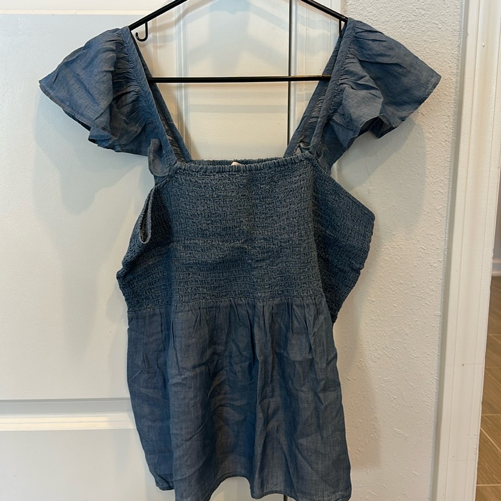 NWT Loft Flutter Sleeve Tank. Size Small. Never worn. Smoke free home